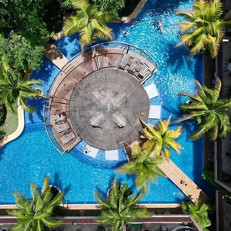 Tropical Elegance: Luxurious Apt With Pool View